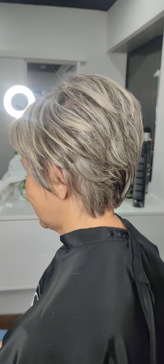 Hair Make Up Maira Palmar corte de cabello señora gris 